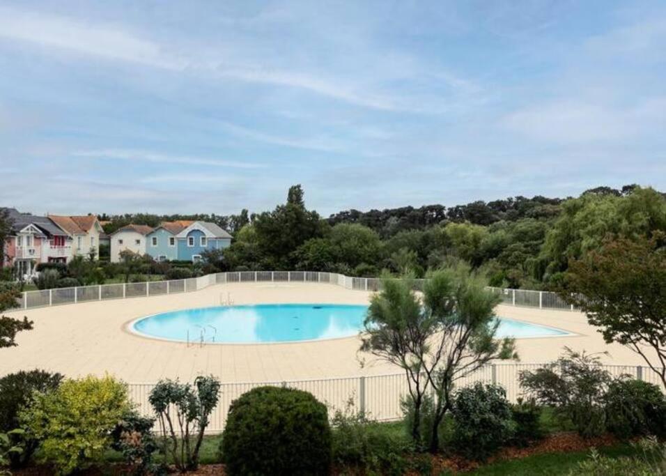 Charmante Maison De Vacances Avec Acces Piscine Talmont-Saint-Hilaire Экстерьер фото